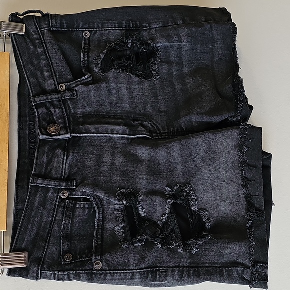 American Eagle Outfitters Size 6 Black Distressed Style Jean Shorts - Picture 2 of 8